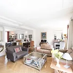 Veeve - Musical Retreat In The 15Th